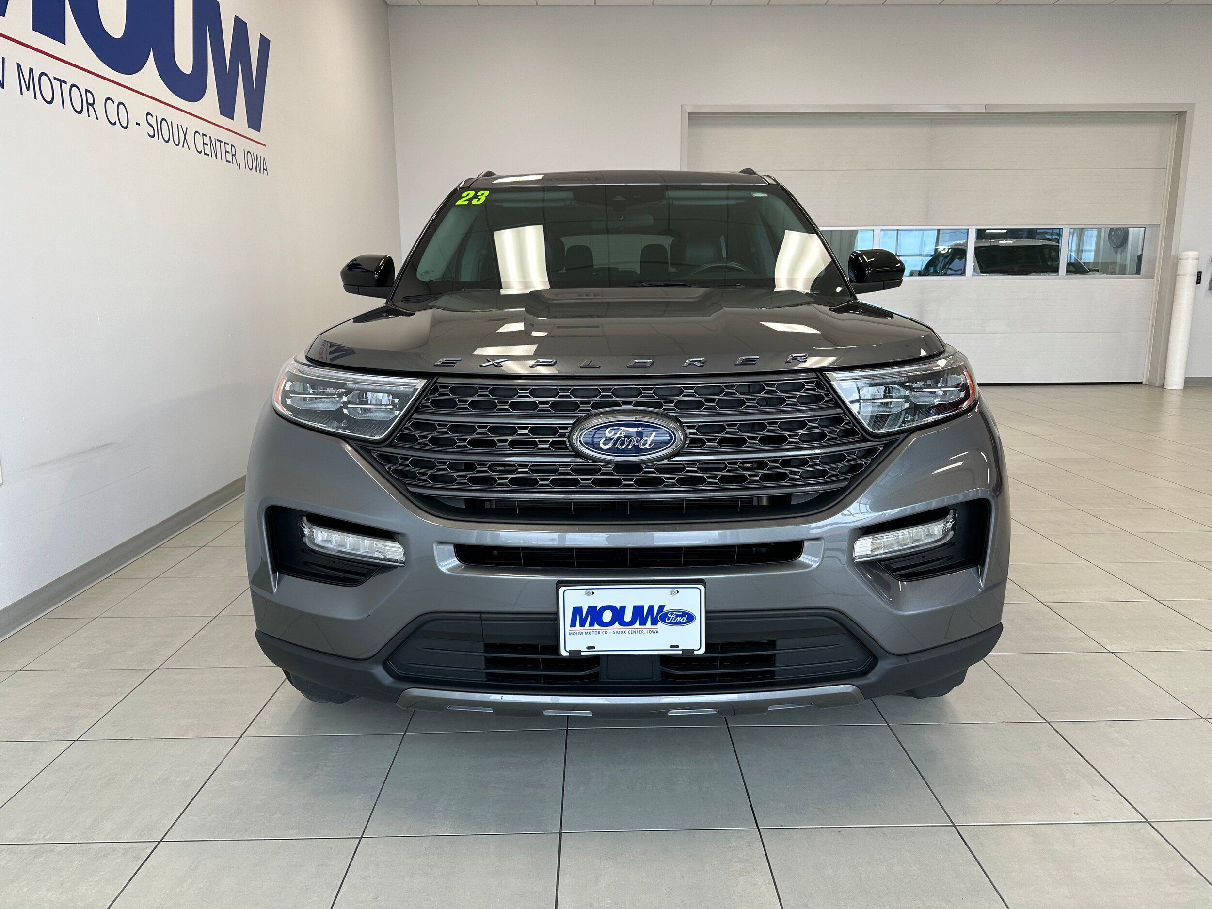 Used 2023 Ford Explorer XLT w/ Equipment Group 202A AWD/4WD image 3