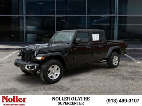 Used 2022 Jeep Gladiator Sport AWD/4WD image 1