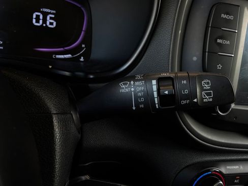 Used 2025 Kia Soul LX w/ LX Technology Package FWD image 34