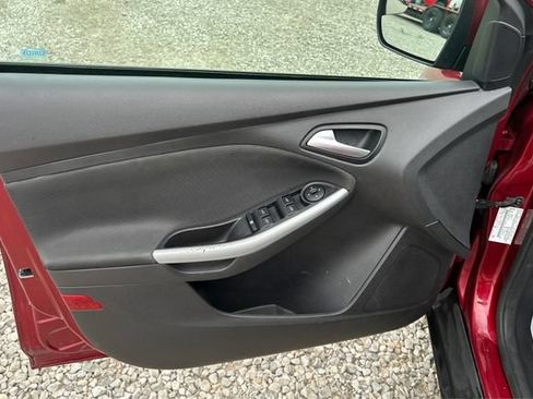 Used 2014 Ford Focus SE w/ Equipment Group 201A FWD image 19