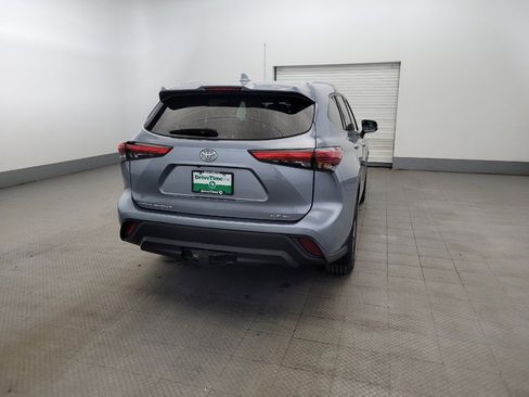 Used 2020 Toyota Highlander XLE image 7