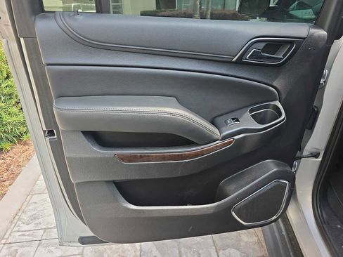 Used 2019 Chevrolet Suburban LT w/ Luxury Package image 18