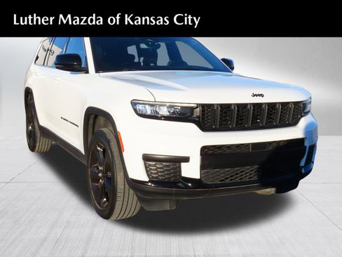 Used 2023 Jeep Grand Cherokee L Laredo image 1