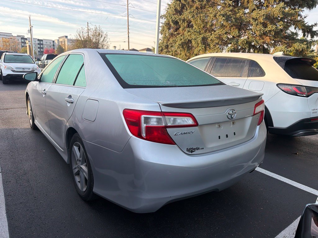 Used 2012 Toyota Camry SE FWD image 2