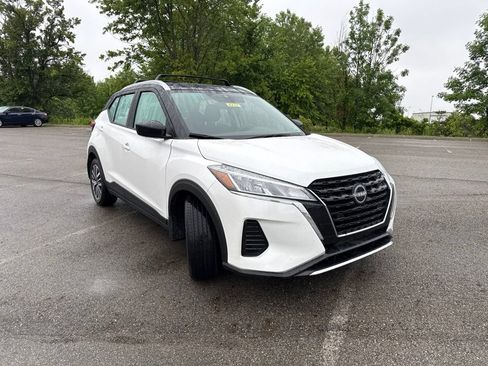 Used 2024 Nissan Kicks SV w/ Interior Electronics Package FWD image 14