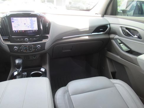 Used 2021 Chevrolet Traverse LT w/ LT Premium Package FWD image 14