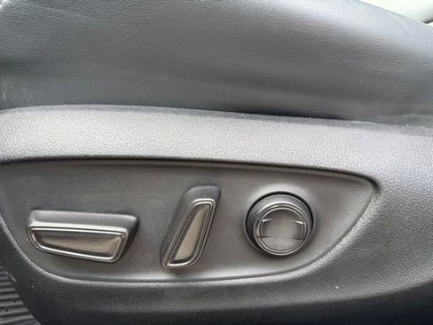 Used 2023 Toyota RAV4 XLE Premium image 18