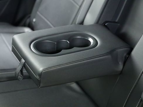 Certified 2022 Volkswagen Atlas Cross Sport SE FWD image 35
