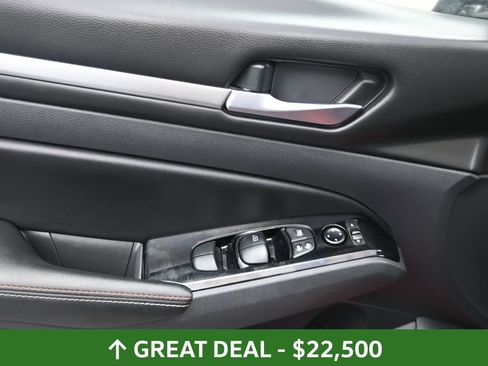 Used 2024 Nissan Altima 2.5 SR w/ SR Premium Package image 21