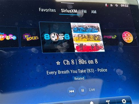 Used 2025 Mercedes-Benz GLC 300 4MATIC image 26