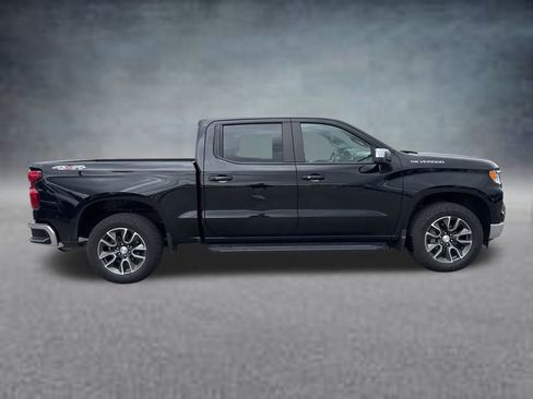 Used 2024 Chevrolet Silverado 1500 LT AWD/4WD image 18