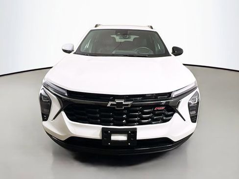 Used 2024 Chevrolet Trax RS w/ Sunroof Package image 2