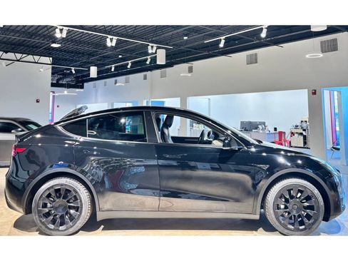 Used 2023 Tesla Model Y Long Range image 8