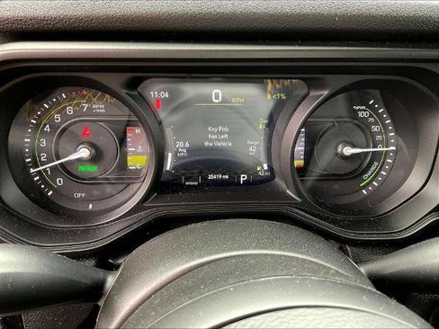 Used 2024 Jeep Wrangler Unlimited w/ Convenience Group AWD/4WD image 8