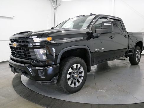Used 2024 Chevrolet Silverado 2500 Custom w/ Custom Value Package AWD/4WD image 3