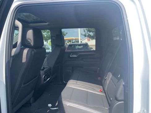 Used 2025 GMC Sierra 3500 SLT w/ SLT Convenience Package AWD/4WD image 7