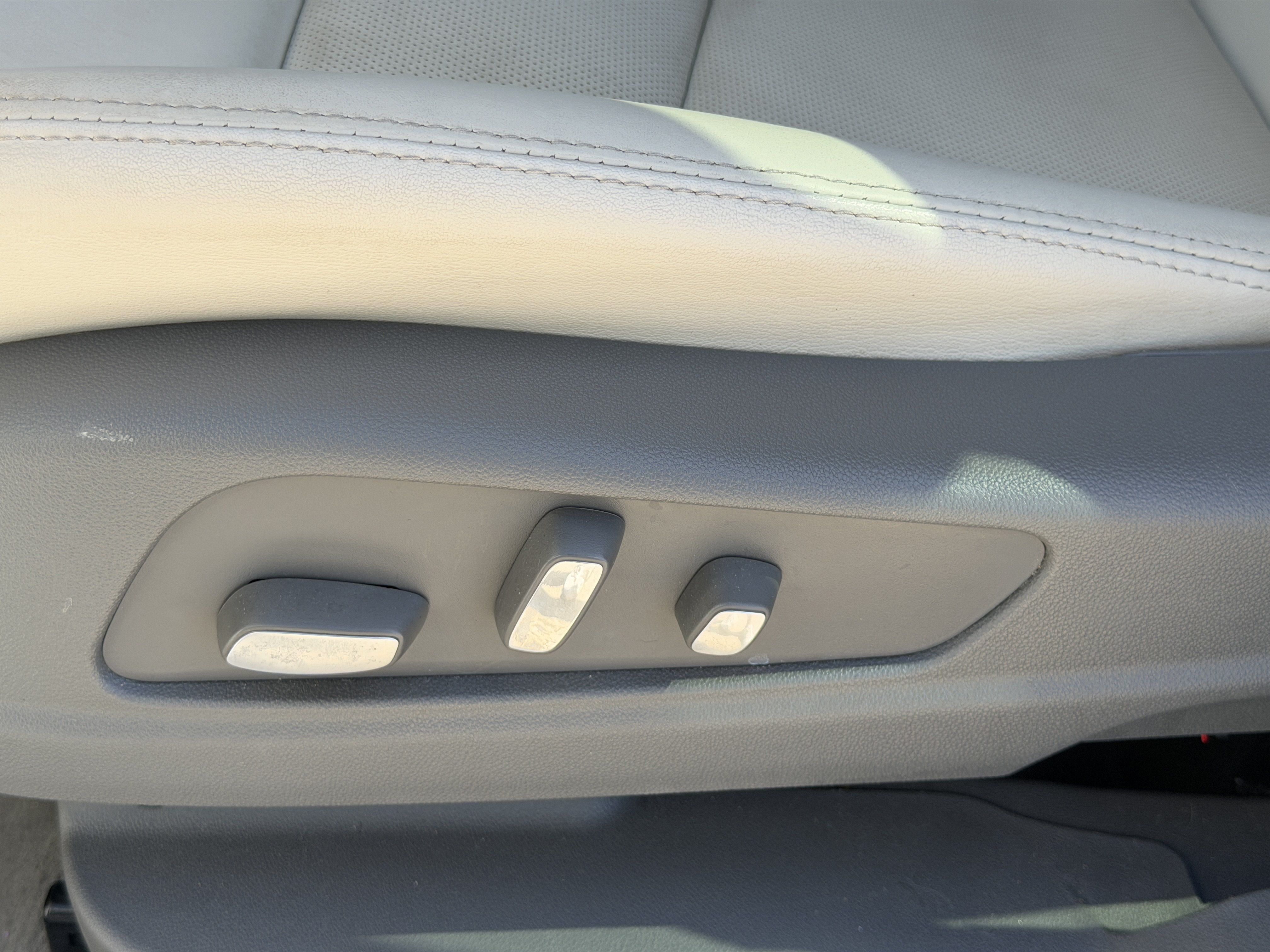 Certified 2022 Cadillac XT5 Premium Luxury FWD image 19
