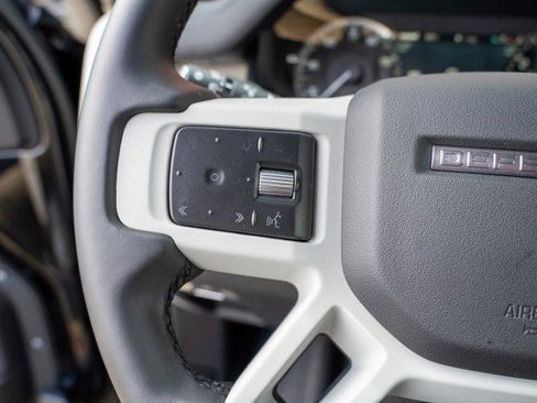 Used 2023 Land Rover Defender 110 S image 28