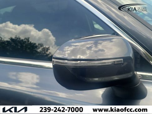 Certified 2022 Kia Telluride EX w/ EX Premium Package FWD image 8