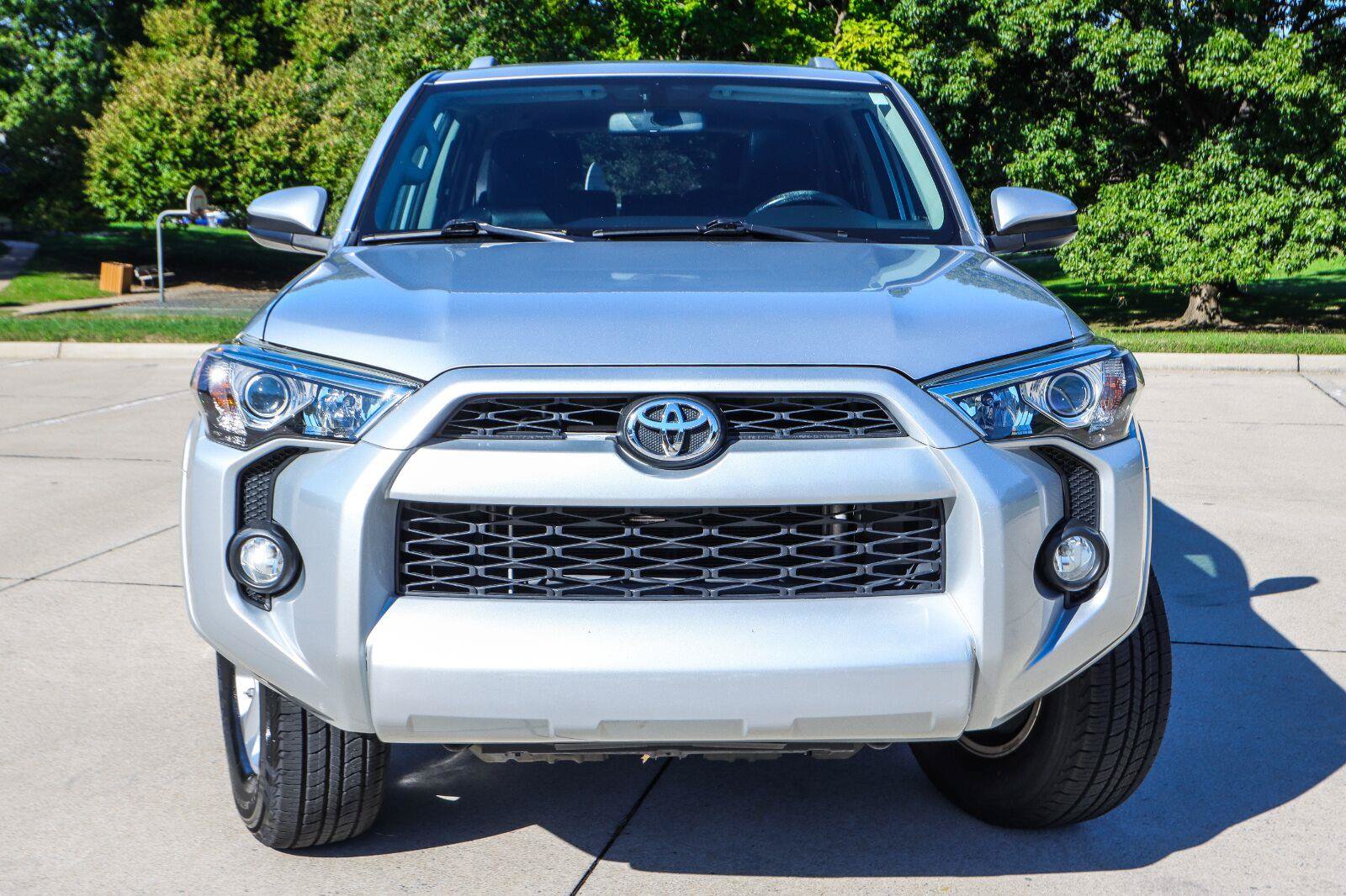 Used 2015 Toyota 4Runner SR5 AWD/4WD image 19
