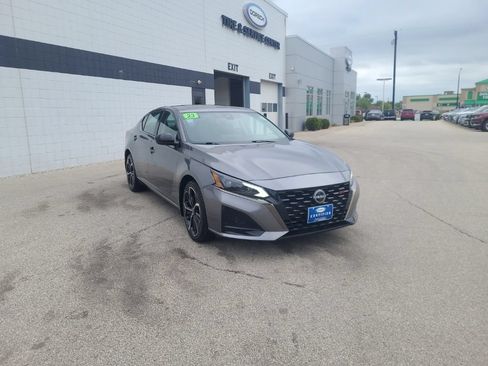 Used 2023 Nissan Altima 2.5 SR w/ SR Premium Package AWD/4WD image 9