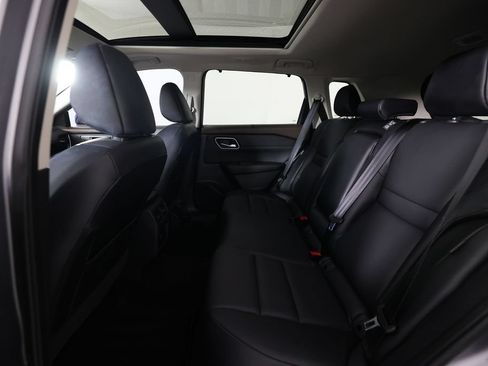 Used 2021 Nissan Rogue SV w/ Premium Package FWD image 13