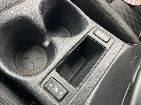 Used 2018 Nissan Rogue SV image 17