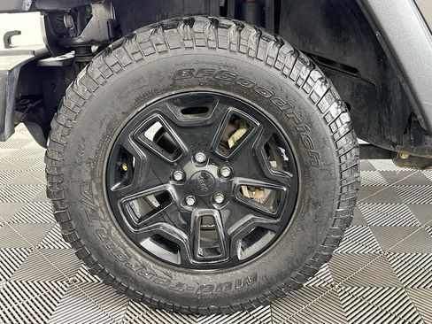 Used 2018 Jeep Wrangler Sport image 32