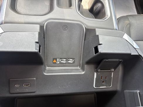 Used 2022 Chevrolet Silverado 1500 LT Trail Boss w/ LT Trail Boss Premium Package AWD/4WD image 4