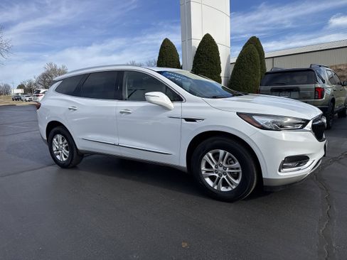 Used 2020 Buick Enclave Essence w/ Sound and Sites Package image 1