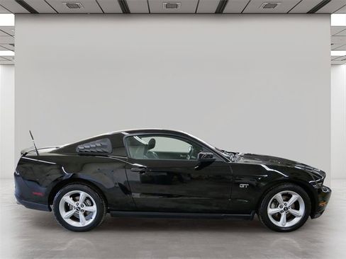 Used 2010 Ford Mustang GT image 6