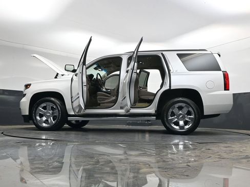 Used 2018 Chevrolet Tahoe LT w/ LT Signature Package AWD/4WD image 35