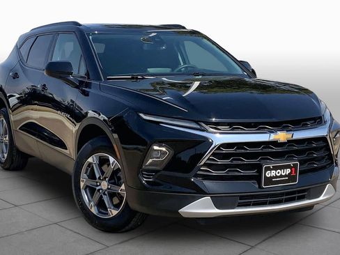 Used 2024 Chevrolet Blazer LT w/ Convenience Package FWD image 3
