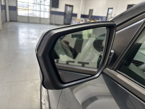 Used 2020 Chevrolet Equinox LS image 12