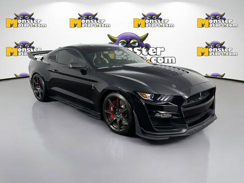 Used 2021 Ford Mustang Shelby GT500 w/ Carbon Fibre Track Pack RWD image 3