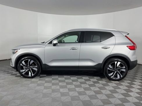 Used 2023 Volvo XC40 B5 Plus w/ Driver Assist Package AWD/4WD image 7