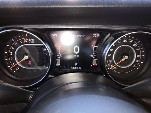 Used 2022 Jeep Gladiator Sport image 15