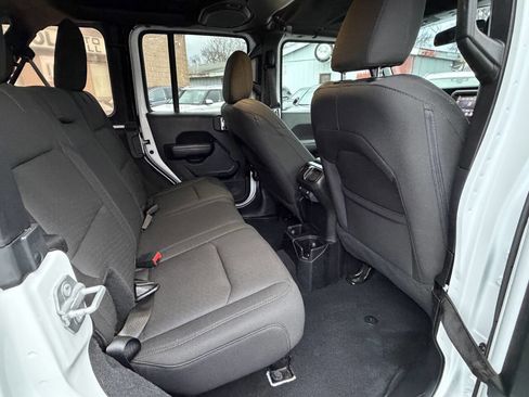 Used 2019 Jeep Wrangler Unlimited Sport S image 16