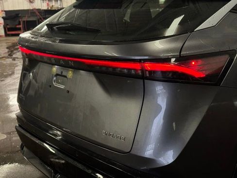 Used 2023 Nissan Ariya FWD image 9