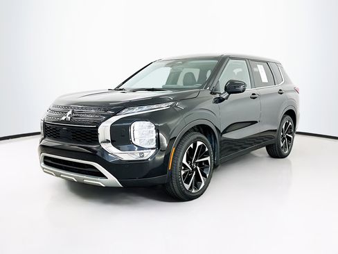 Used 2024 Mitsubishi Outlander SE AWD/4WD image 3