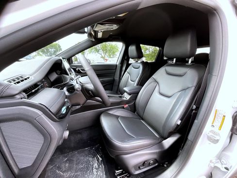 New 2026 Jeep Compass Limited AWD/4WD image 11