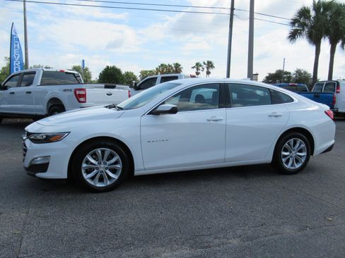 Used 2025 Chevrolet Malibu LT FWD image 2