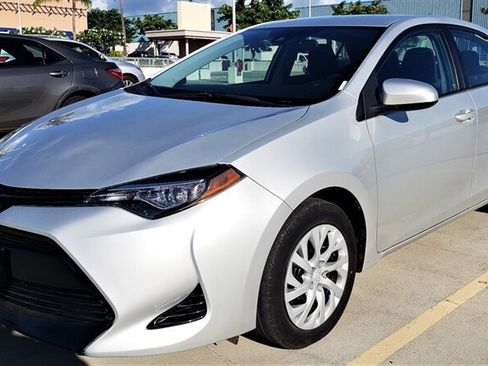 Used 2018 Toyota Corolla LE FWD image 1