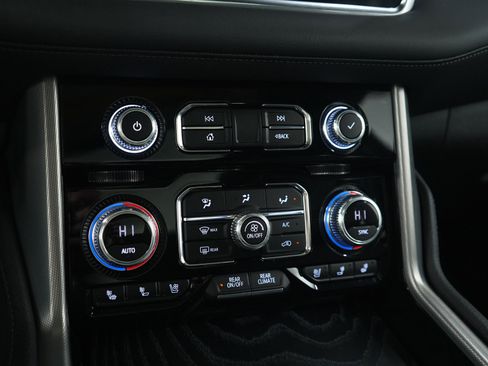 Used 2021 GMC Yukon Denali w/ Denali Premium Package image 27