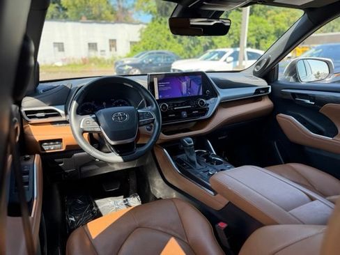 Used 2023 Toyota Highlander Platinum AWD/4WD image 21
