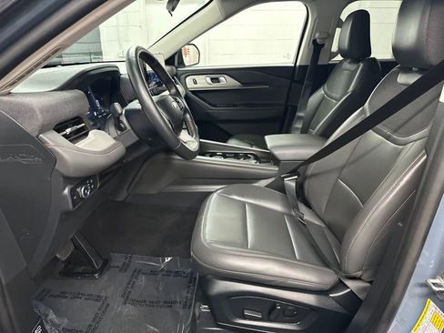 Used 2025 Ford Explorer Active w/ Active Comfort Package AWD/4WD image 19