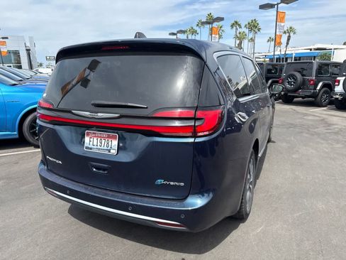 Used 2023 Chrysler Pacifica Limited FWD image 15