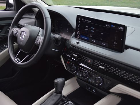 Used 2024 Honda Accord EX-L image 38