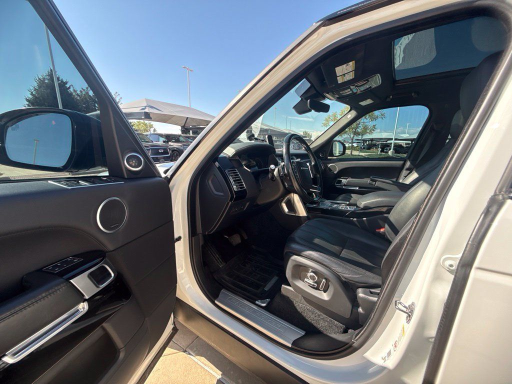 Used 2017 Land Rover Range Rover HSE AWD/4WD image 10