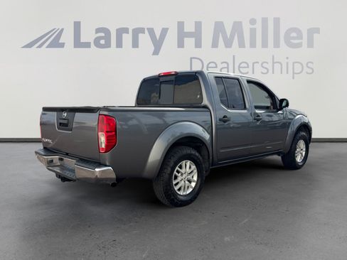 Used 2016 Nissan Frontier SV image 5